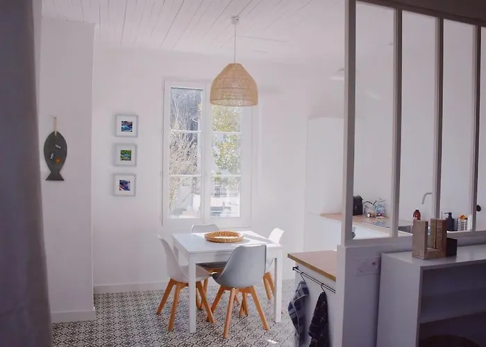 Maison De De Charmes Au Bord De La Dom wakacyjny