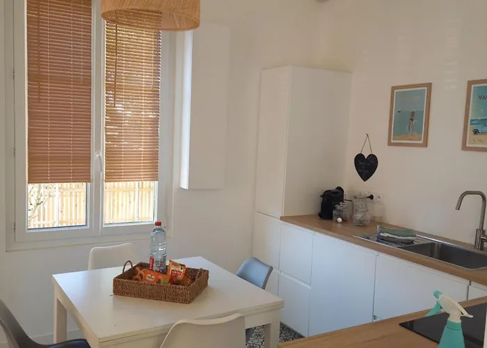 بيت للعطل Maison De De Charmes Au Bord De La *